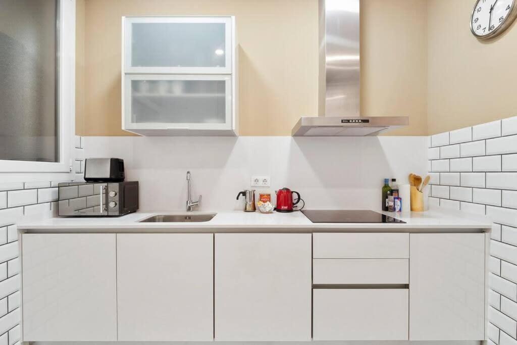 Arc De Triomf Luxury Modern 2-bedroom 2-bathroom Apartment *